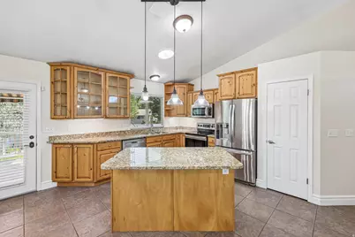 8022 S Peregrine Pl, Sandy, UT 84094 - Photo 14