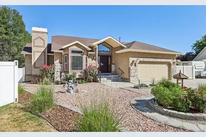 8022 S Peregrine Pl, Sandy, UT 84094 - Photo 2