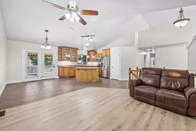 8022 S Peregrine Pl, Sandy, UT 84094 - Photo 12