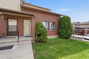 1113 Country Hills Dr, Ogden, UT 84403 - Photo 4