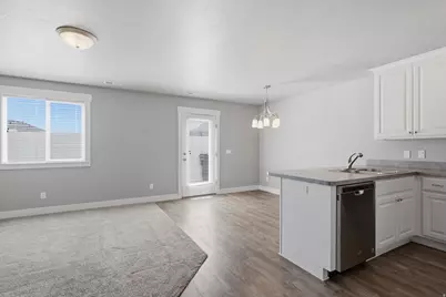 245 W 1950 N, Harrisville, UT 84414 - Photo 4