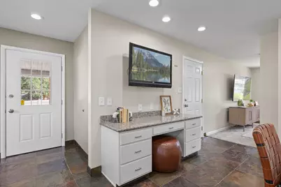 2370 E Quail Run Cir, Sandy, UT 84093 - Photo 10