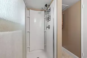 2370 E Quail Run Cir, Sandy, UT 84093 - Photo 28