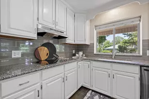 2370 E Quail Run Cir, Sandy, UT 84093 - Photo 8