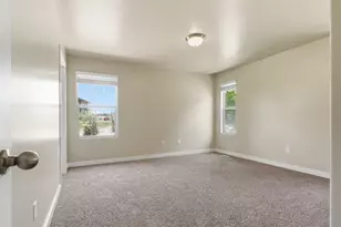 1649 N Hollyhock Cir W, Farmington, UT 84025 - Photo 20