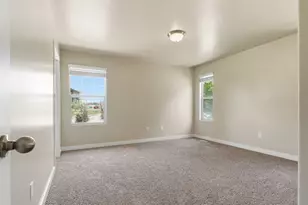1649 N Hollyhock Cir W, Farmington, UT 84025 - Photo 20