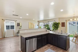 1649 N Hollyhock Cir W, Farmington, UT 84025 - Photo 10