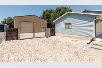 5895 S 3100 W, Roy, UT 84067 - Photo 32