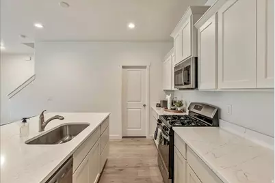 1104 S 200 E, Spanish Fork, UT 84660 - Photo 10