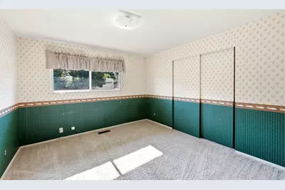 6764 S 2445 E, Cottonwood Heights, UT 84121 - Photo 18