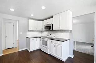 6764 S 2445 E, Cottonwood Heights, UT 84121 - Photo 16
