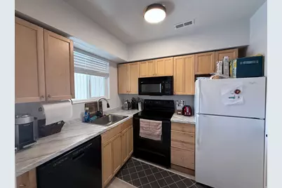 834 E 3950 S #B, Murray, UT 84107 - Photo 2