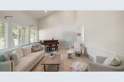 11128 S Barrett Park Cir E, Sandy, UT 84092 - Photo 2
