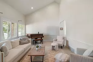 11128 S Barrett Park Cir E, Sandy, UT 84092 - Photo 2