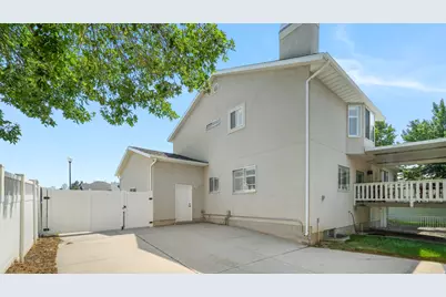 11128 S Barrett Park Cir E, Sandy, UT 84092 - Photo 26