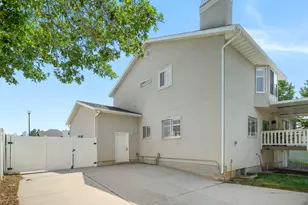 11128 S Barrett Park Cir E, Sandy, UT 84092 - Photo 26