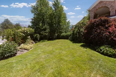 2050 E Johnstone Dr, Sandy, UT 84093 - Photo 34