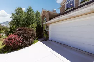 2050 E Johnstone Dr, Sandy, UT 84093 - Photo 4