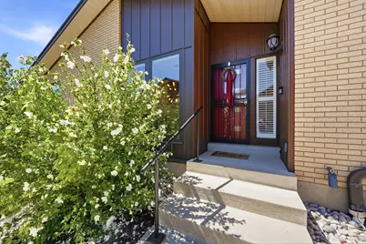 3989 S 2250 E, Holladay, UT 84124 - Photo 2
