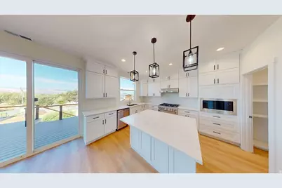 10718 S 580 E, Sandy, UT 84070 - Photo 2