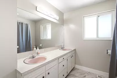 2028 W 5125 S, Roy, UT 84067 - Photo 14