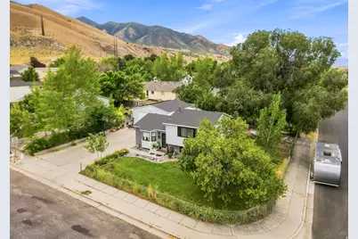 697 W 3 O'Clock Dr S, Tooele, UT 84074 - Photo 6