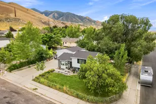 697 W 3 O'Clock Dr S, Tooele, UT 84074 - Photo 6