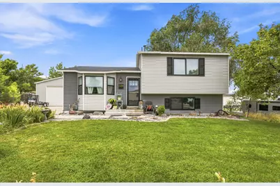 697 W 3 O'Clock Dr S, Tooele, UT 84074 - Photo 2