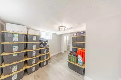 2273 S 200 E, Bountiful, UT 84010 - Photo 32
