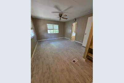 188 E Detroiter Ave, Murray, UT 84107 - Photo 10