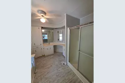 188 E Detroiter Ave, Murray, UT 84107 - Photo 12