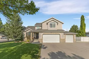 9583 S Swallowtail Cir W, South Jordan, UT 84095 - Photo 2