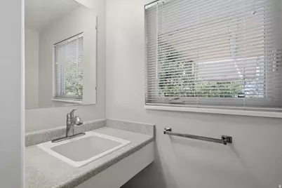 2465 E Woodland Dr, Ogden, UT 84403 - Photo 28