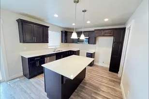 4725 N Gunsight Peak Dr, Eagle Mountain, UT 84005 - Photo 4