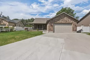 689 E Apple Dr N, Logan, UT 84321 - Photo 2