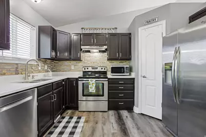 933 N 1430 E, Tooele, UT 84074 - Photo 4