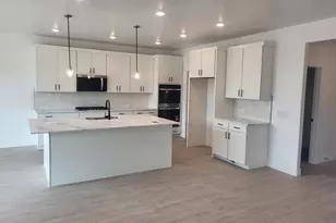 1052 E Ira Hodges Scenic Parkway, Eagle Mountain, UT 84005 - Photo 4