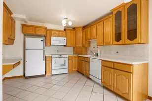 9744 S Yorkshire Dr, South Jordan, UT 84009 - Photo 12