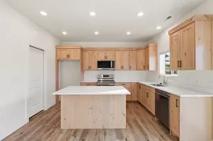 697 W 20 N, Hyrum, UT 84319 - Photo 12
