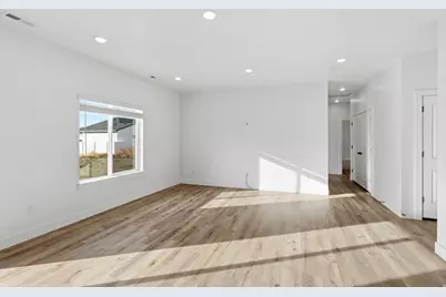 697 W 20 N, Hyrum, UT 84319 - Photo 16
