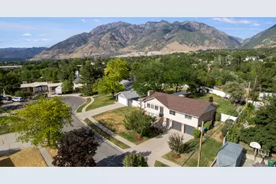 7825 S Dolphin Cir E, Cottonwood Heights, UT 84121 - Photo 8