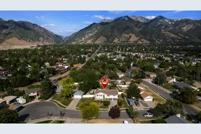 7825 S Dolphin Cir E, Cottonwood Heights, UT 84121 - Photo 10
