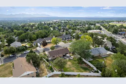 7825 S Dolphin Cir E, Cottonwood Heights, UT 84121 - Photo 42