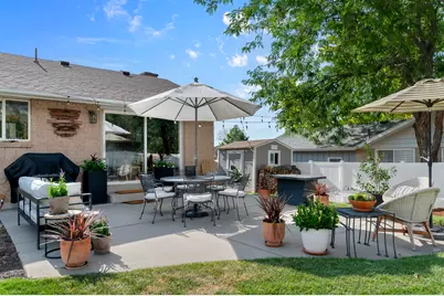 7825 S Dolphin Cir E, Cottonwood Heights, UT 84121 - Photo 40