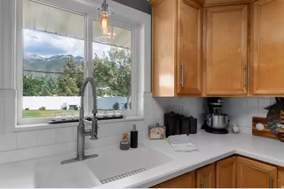 7825 S Dolphin Cir E, Cottonwood Heights, UT 84121 - Photo 18