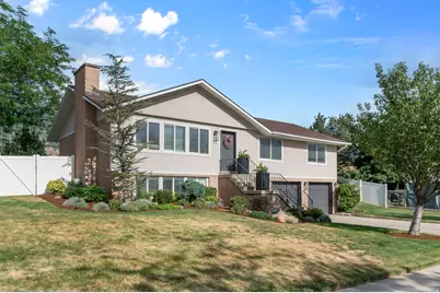 7825 S Dolphin Cir E, Cottonwood Heights, UT 84121 - Photo 2