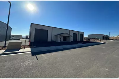 5953 W Squaretop Ln, Hurricane, UT 84737 - Photo 1