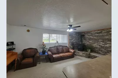 360 N State St, Ferron, UT 84523 - Photo 16