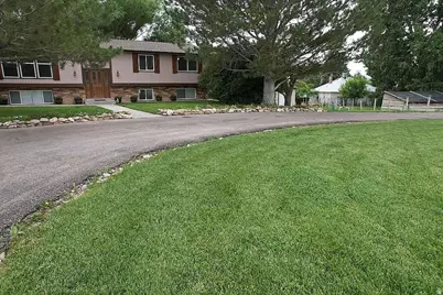 360 N State St, Ferron, UT 84523 - Photo 2