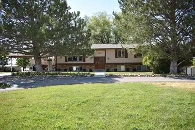 360 N State St, Ferron, UT 84523 - Photo 1